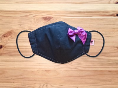 Multilayer cotton face mask with filter, with side satin bows.